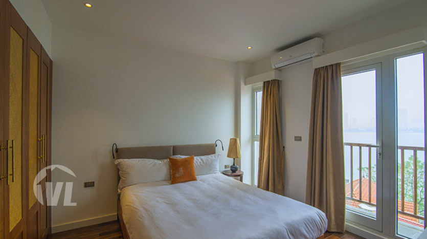 3-beds penthouse to rent in Tay Ho with panoramic West Lake view