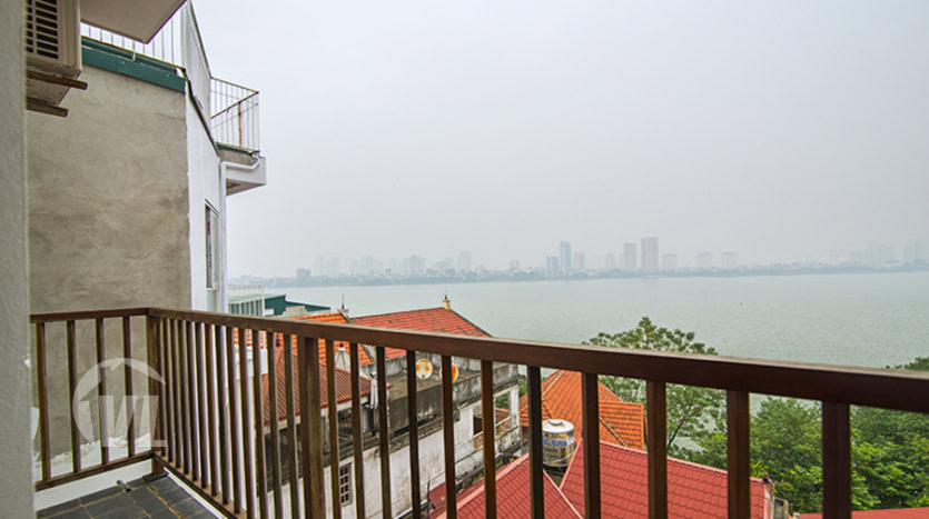 3-beds penthouse to rent in Tay Ho with panoramic West Lake view