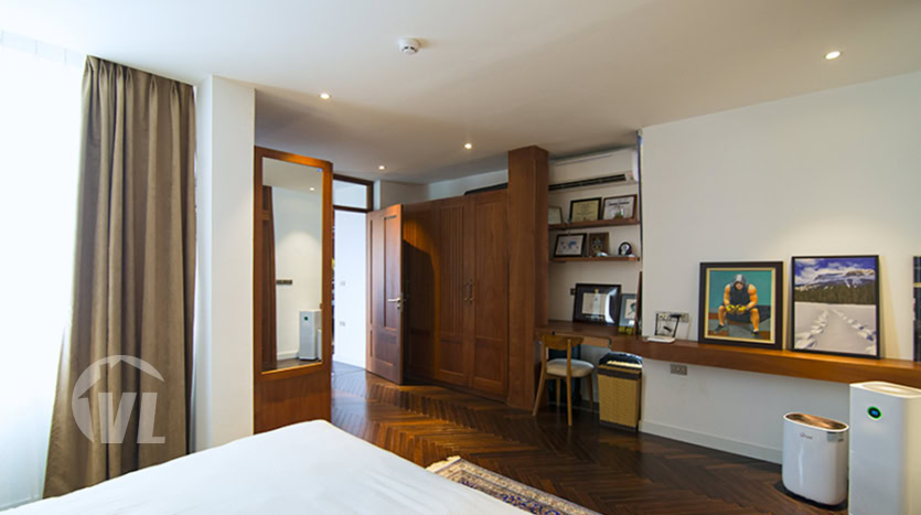 3-beds penthouse to rent in Tay Ho with panoramic West Lake view