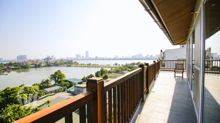 3-beds penthouse to rent in Tay Ho with panoramic West Lake view