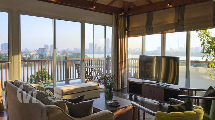 3-beds penthouse to rent in Tay Ho with panoramic West Lake view