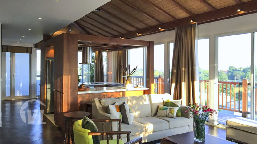 3-beds penthouse to rent in Tay Ho with panoramic West Lake view