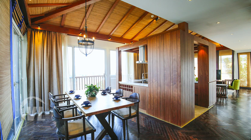 3-beds penthouse to rent in Tay Ho with panoramic West Lake view