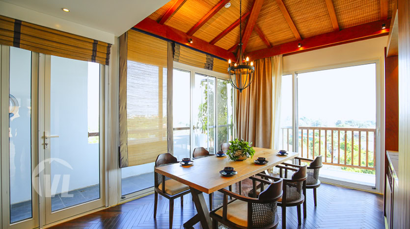 3-beds penthouse to rent in Tay Ho with panoramic West Lake view