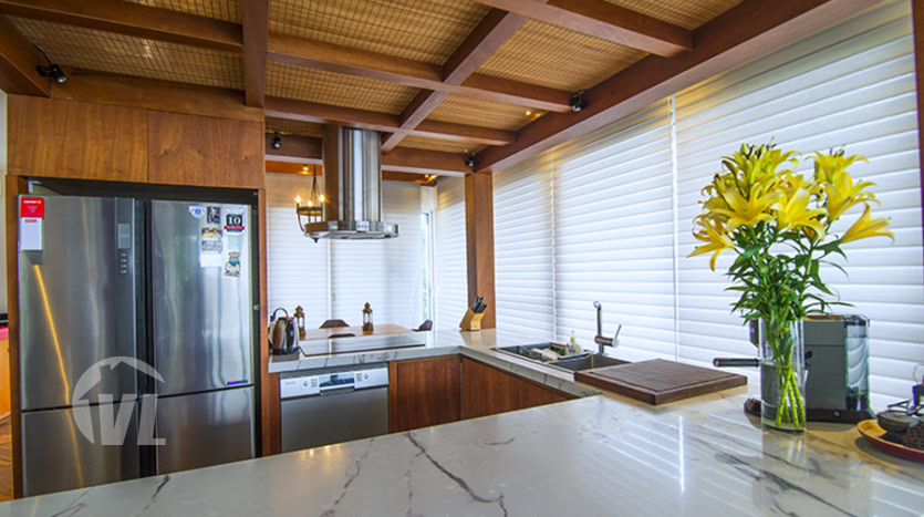 3-beds penthouse to rent in Tay Ho with panoramic West Lake view