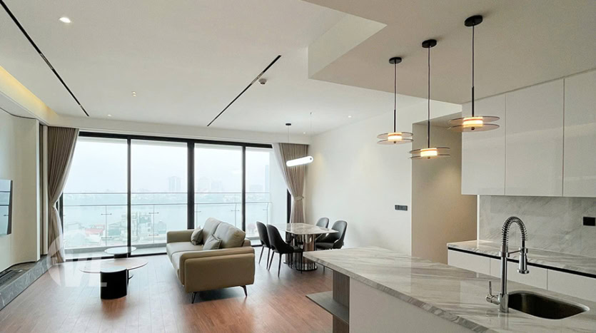 Furnished 3 bedroom apartment in Heritage facing the West Lake
