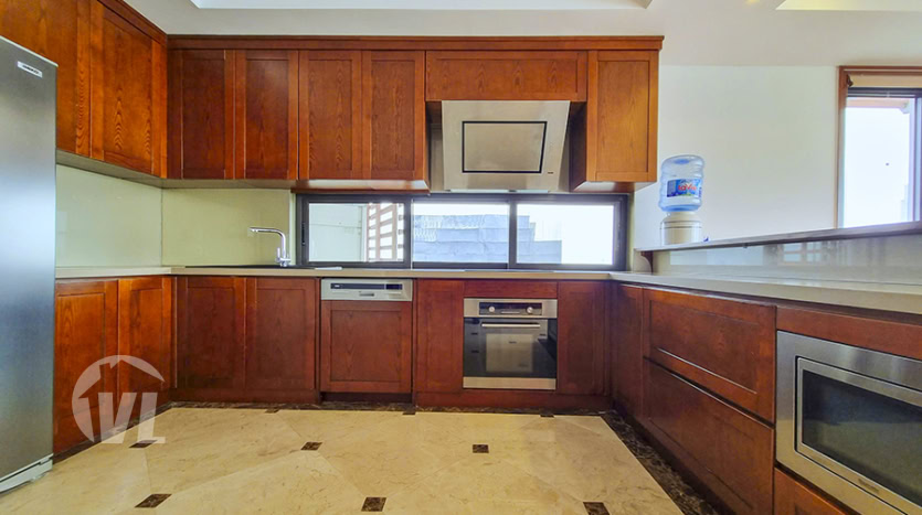 High floor 2 bed serviced flat to rent facing the West Lake