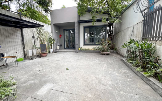 Modern and Furnished 3 bed 2 bath house with garden in Tay Ho