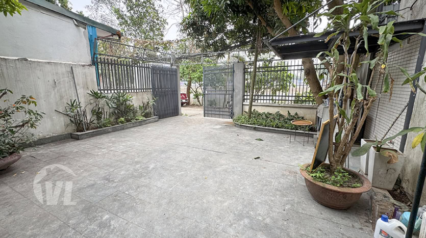 Modern and Furnished 3 bed 2 bath house with garden in Tay Ho