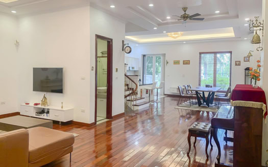 Furnished 4 bedroom villa in Vinhomes Riverside.