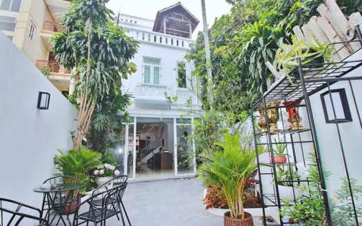 Charming Furnished House with Cozy Garden for Rent in Tay Ho