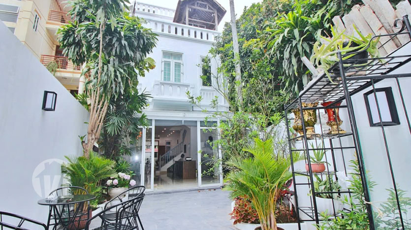 Charming Furnished House with Cozy Garden for Rent in Tay Ho