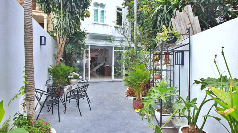 Charming Furnished House with Cozy Garden for Rent in Tay Ho