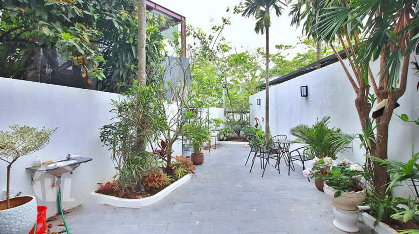 Charming Furnished House with Cozy Garden for Rent in Tay Ho