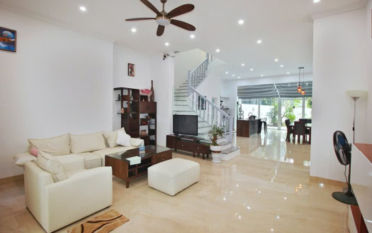 Charming Furnished House with Cozy Garden for Rent in Tay Ho