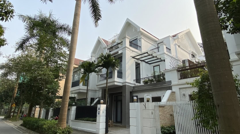Ciputra villas rental price