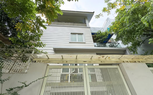 5-Bedroom House for Rent in Tay Ho – Car Access –