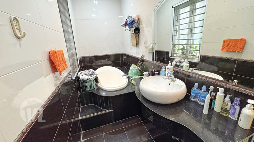 5-Bedroom House for Rent in Tay Ho – Car Access –