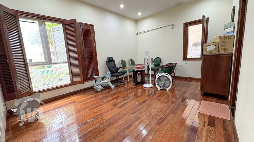 5-Bedroom House for Rent in Tay Ho – Car Access –
