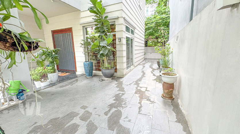 5-Bedroom House for Rent in Tay Ho – Car Access –