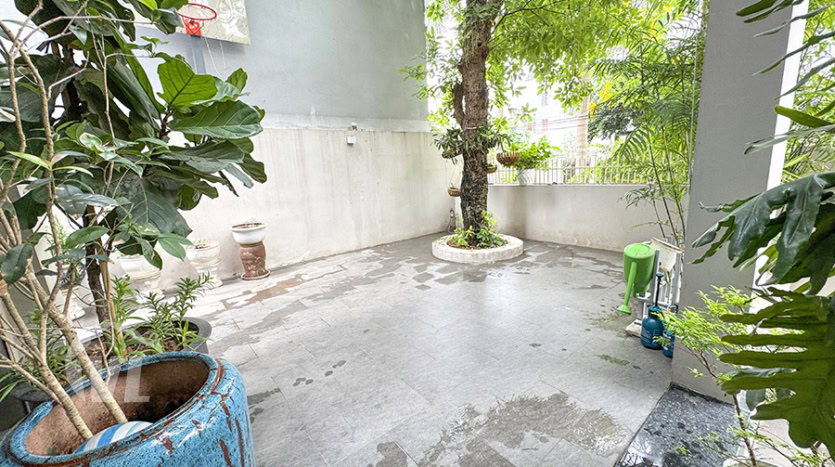 5-Bedroom House for Rent in Tay Ho – Car Access –