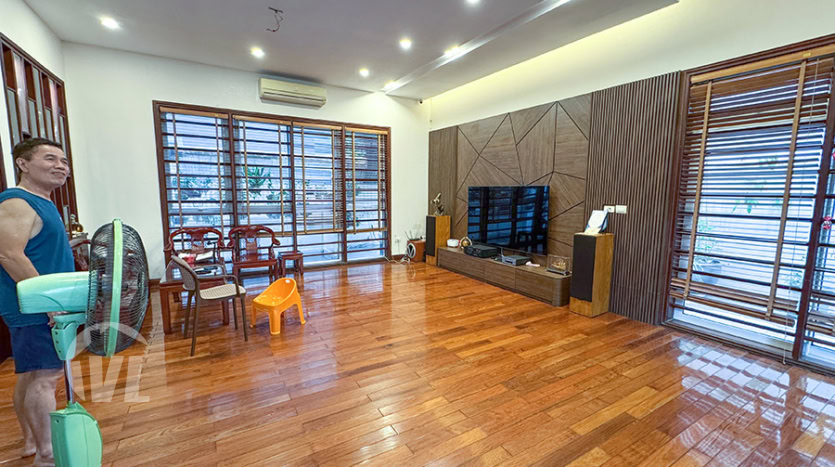 5-Bedroom House for Rent in Tay Ho – Car Access –
