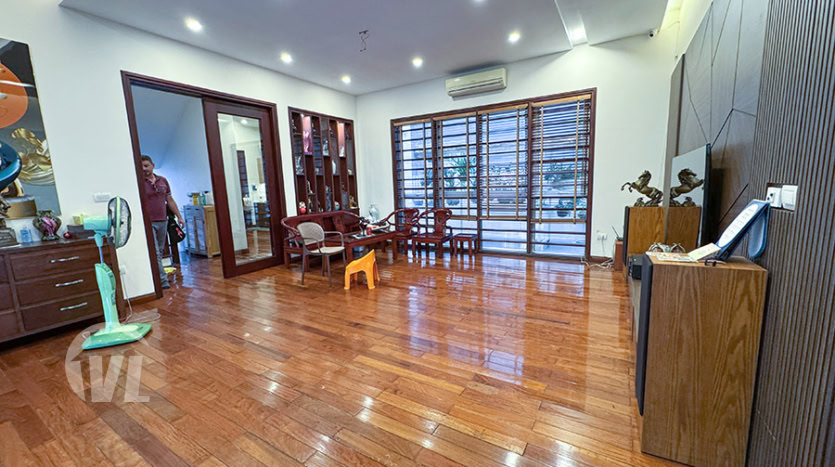 5-Bedroom House for Rent in Tay Ho – Car Access –