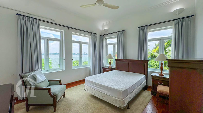 5-Bedroom Villa with Tay Ho View and Expansive Garden for Rent