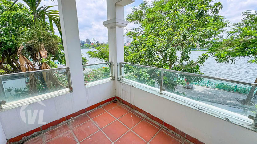 5-Bedroom Villa with Tay Ho View and Expansive Garden for Rent