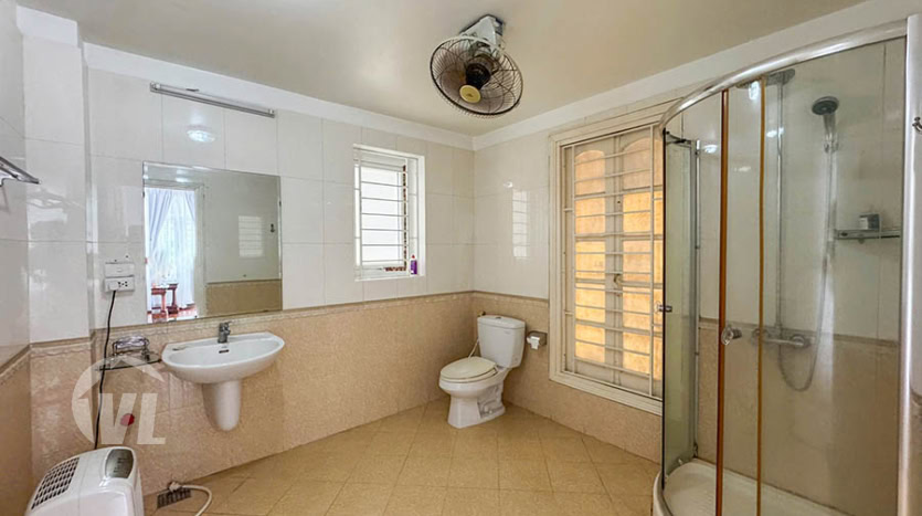 5-Bedroom Villa with Tay Ho View and Expansive Garden for Rent