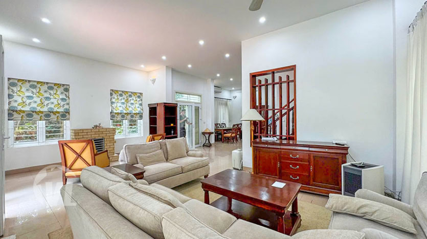 5-Bedroom Villa with Tay Ho View and Expansive Garden for Rent