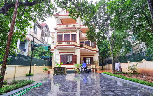 Rental house in Long Bien with big garden 2 bed 2 bath