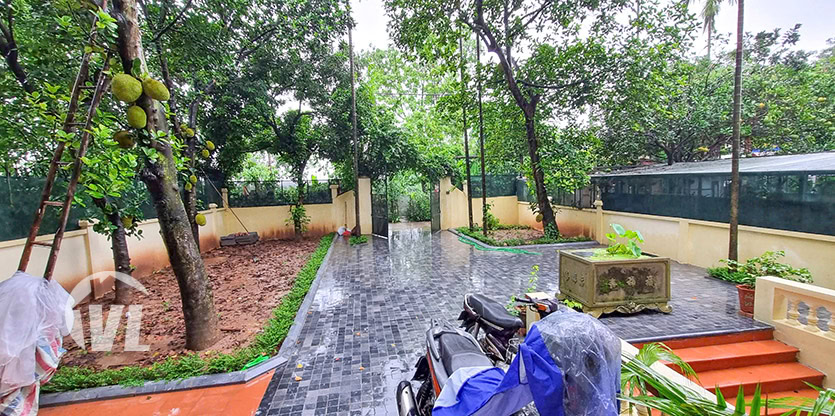 Rental house in Long Bien with big garden 2 bed 2 bath