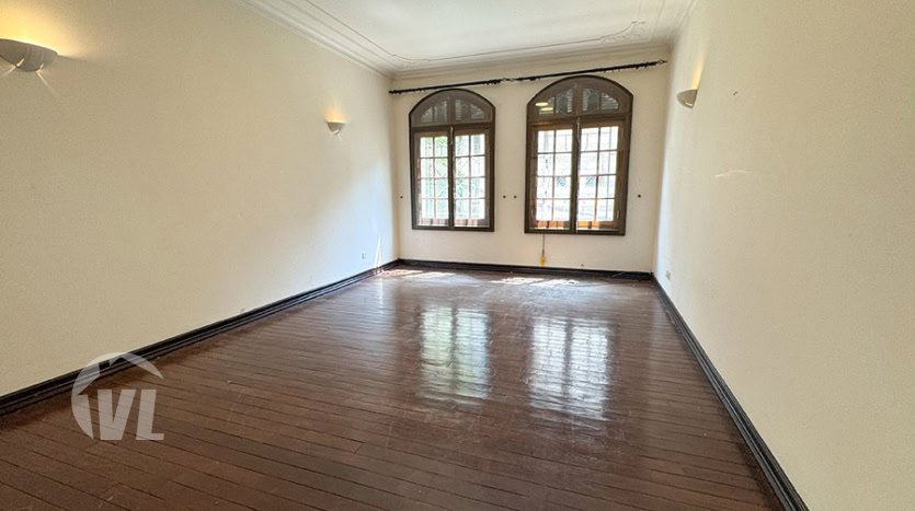 Large car access villa with garden to rent in Tay Ho
