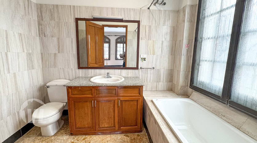 Large car access villa with garden to rent in Tay Ho