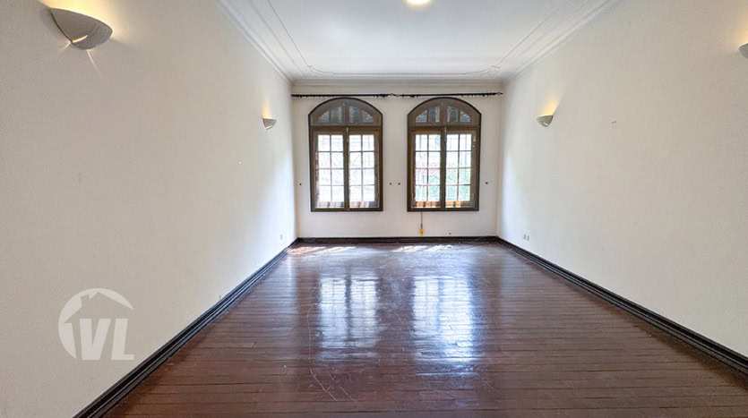 Large car access villa with garden to rent in Tay Ho
