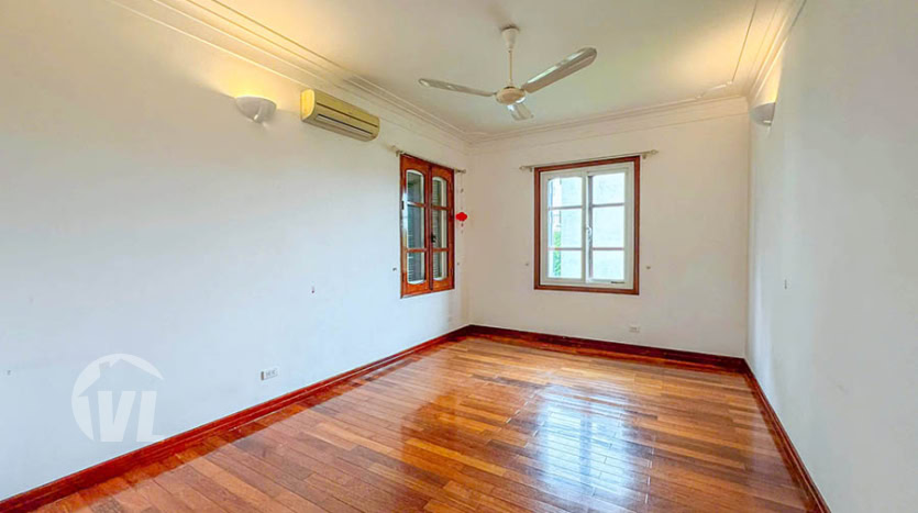 Renovated 5 bedrooms corner house to lease in Tay Ho