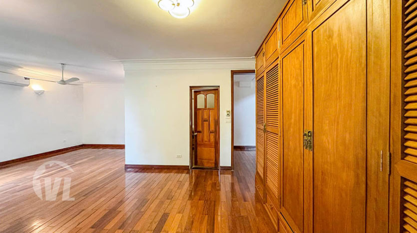 Renovated 5 bedrooms corner house to lease in Tay Ho