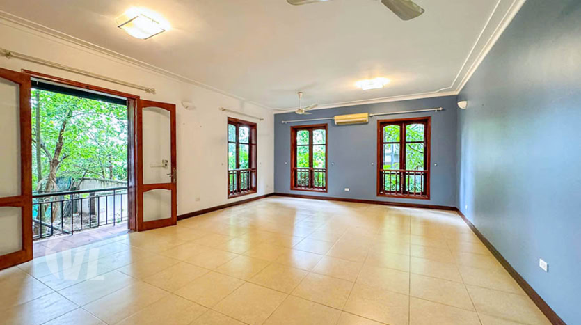 Renovated 5 bedrooms corner house to lease in Tay Ho