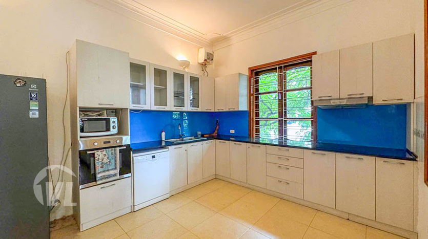 Renovated 5 bedrooms corner house to lease in Tay Ho