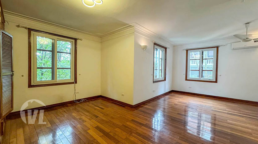 Renovated 5 bedrooms corner house to lease in Tay Ho