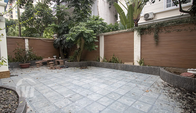 Ambassador villa in Ciputra to rent with large outdoor space