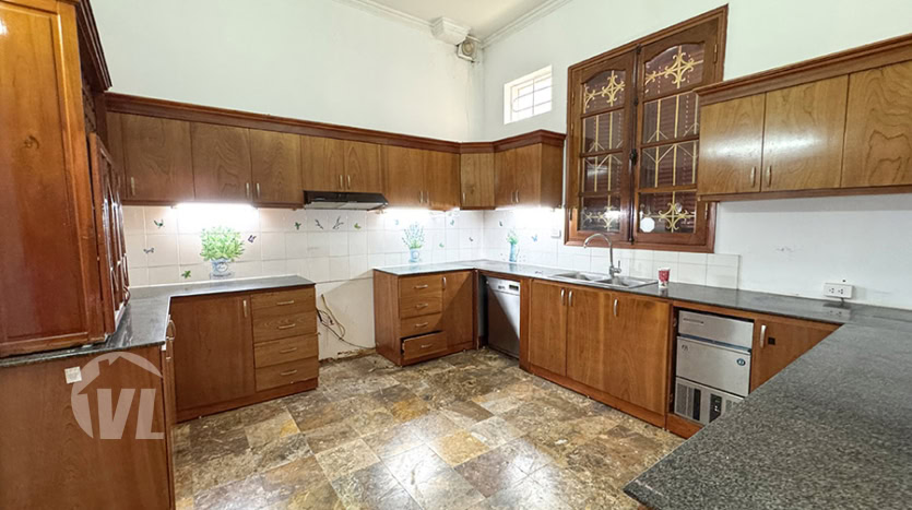 Big villa with garden to rent in Tay Ho with Car Access