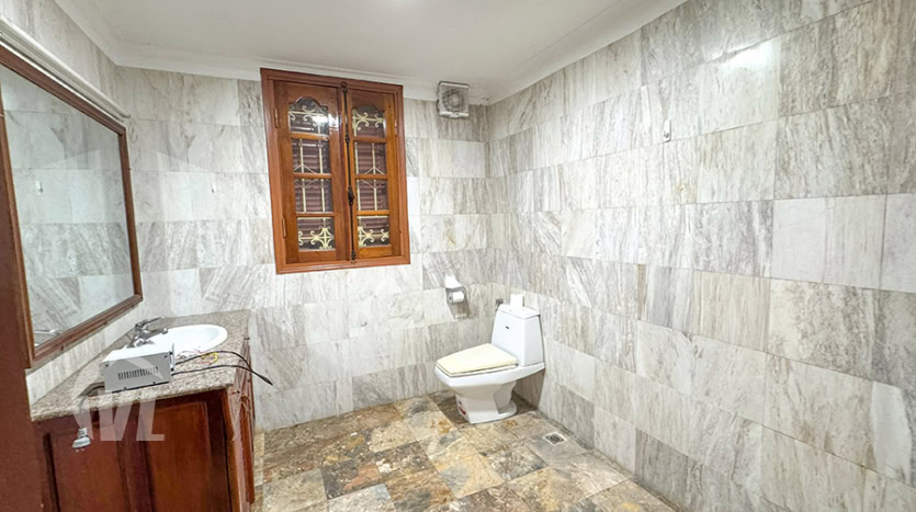 Big villa with garden to rent in Tay Ho with Car Access
