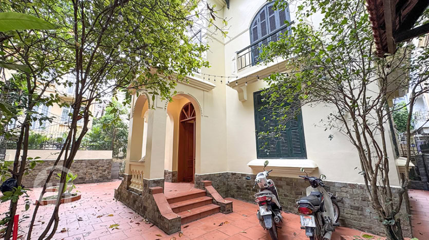 Courtyard garden 4 bedroom house in Tay Ho