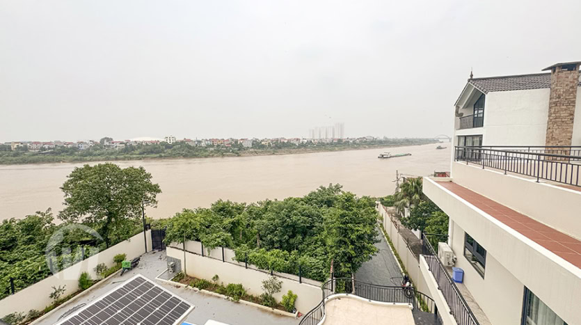 House to rent in Long Bien with garden and River View