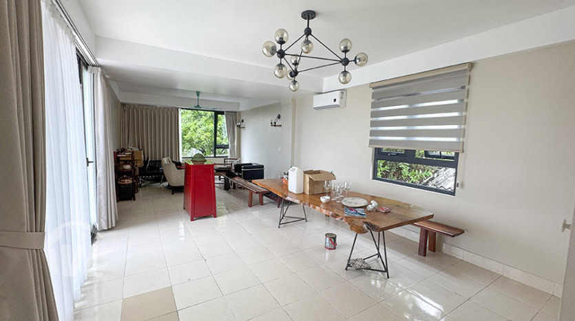House to rent in Long Bien with garden and River View