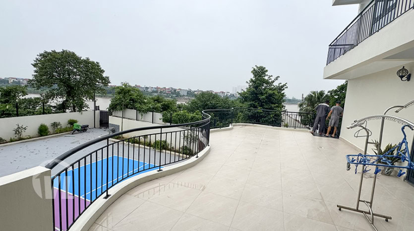 House to rent in Long Bien with garden and River View