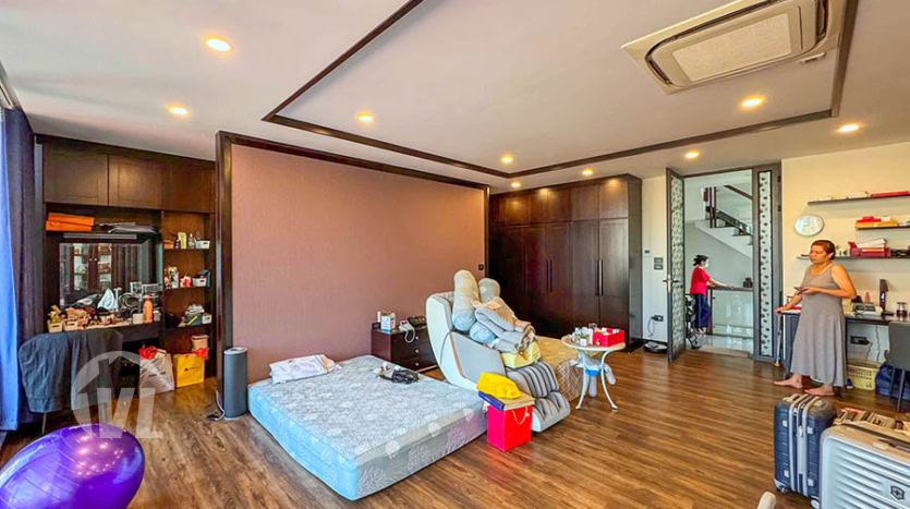 Modern villa to lease with car access and terrace in Tay Ho