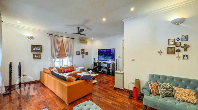 5 bedroom house with pool to rent in Tay Ho district